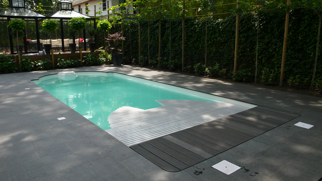 Polyester zwembad met romeinse trap en jet stream